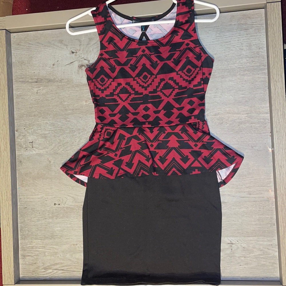 Red and black geometric pattern peplum dress
